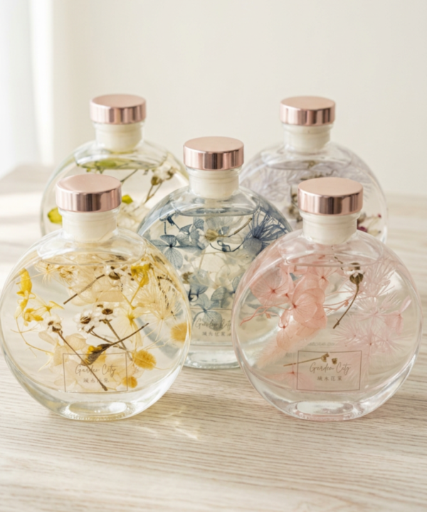 永生花浮游花瓶禮物系列，搭配粉色、黃色、藍色與紫色乾燥花材，適合生日、母親節、情人節與全台宅配花禮推薦
