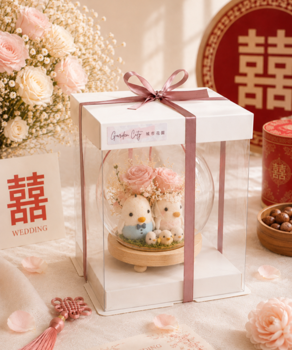 Gardencity城市花園結婚帶路雞禮盒，搭配淺粉永生花、羊毛氈帶路雞、粉色緞帶與柔和婚禮喜字情境，適合婚禮迎娶與結婚禮物。